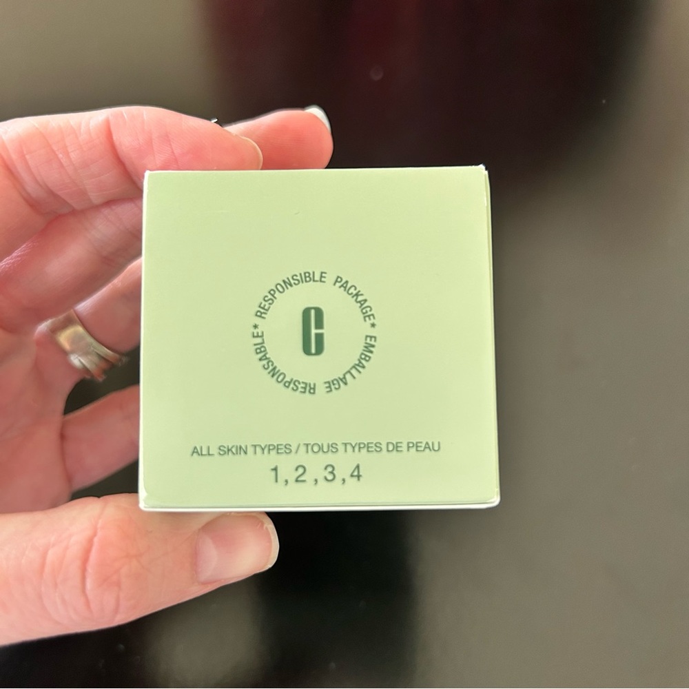 Clinique Moisture Surge 100H Auto-Replenishing Hydrator Moisturizer 1 oz - Picture 5 of 13